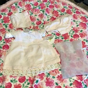 Newborn dress set with bonnet